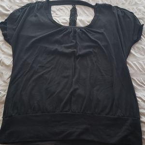 Short sleeve shirt with beading